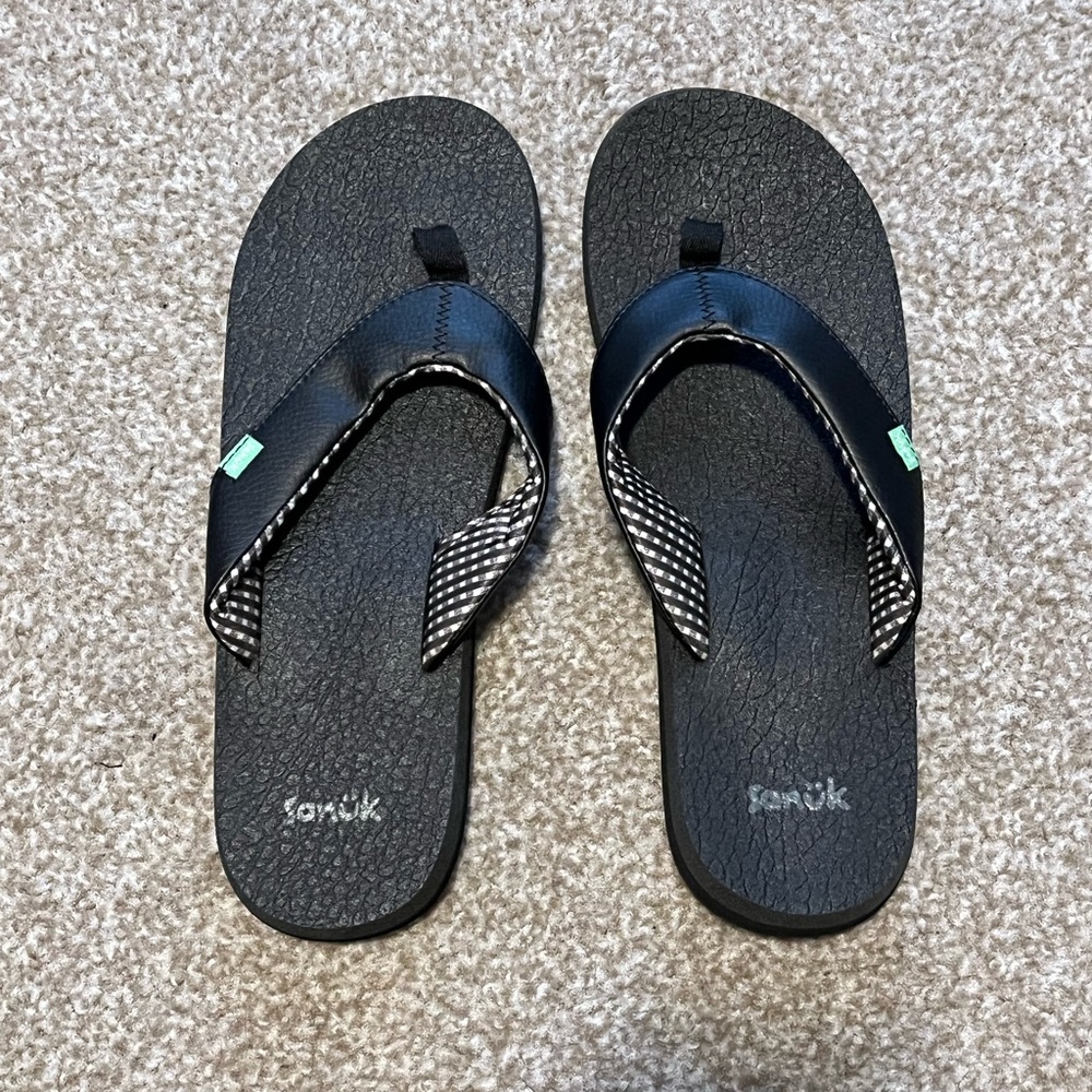 Sanuk Flip Flops